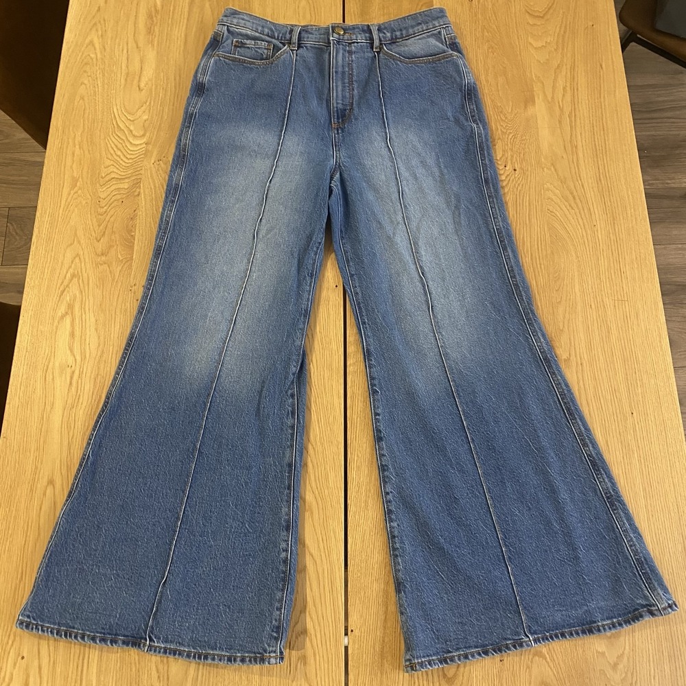 LOFT The Super Flare Jeans Petite 31/12 High Rise Curvy Wide Leg
